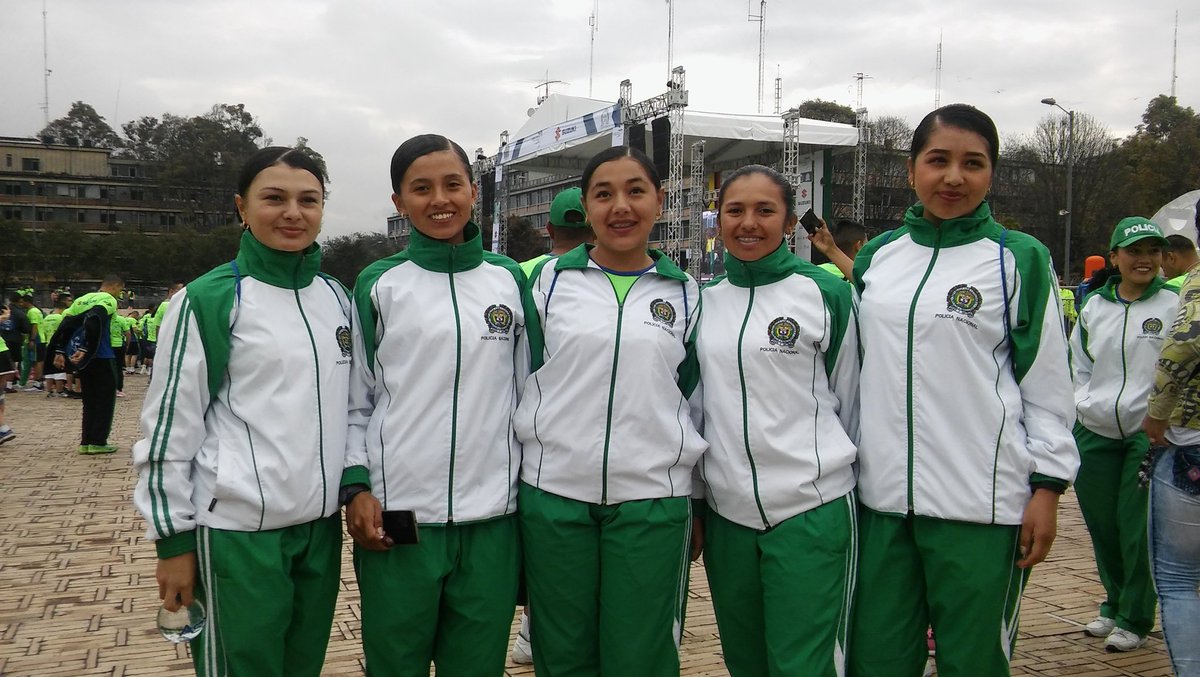 AosPolicia's tweet photo. Las escuelas de formación de @PoliciaColombia nos acompañan #Policía10k #126años #Essum https://t.co/Km04awGt8r