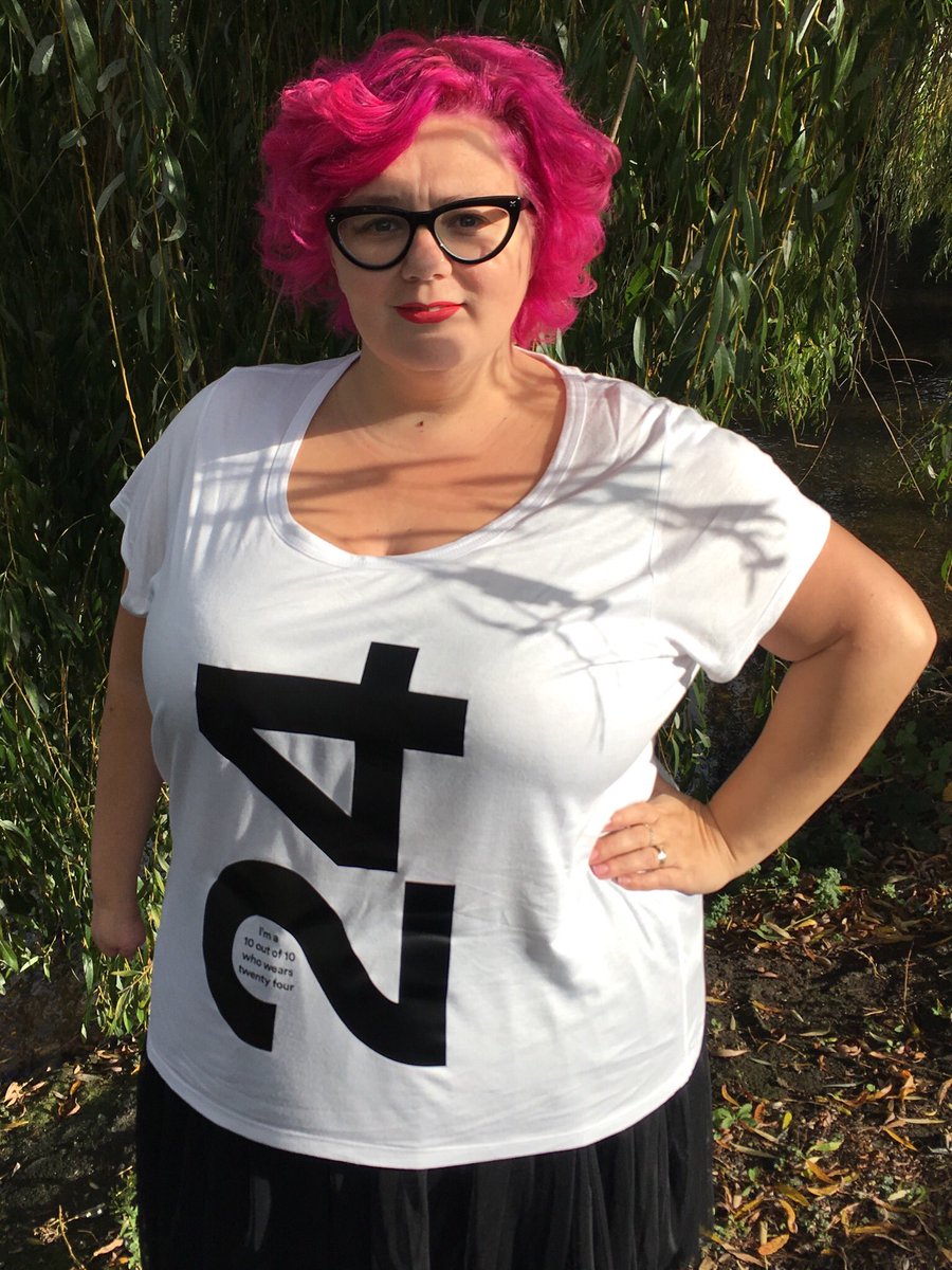 JellyWTBelly's tweet photo. Thanks for my tee @SimplyBeUK 💋 #SimplyBeStylish #CurveCatwalk #WeAreCurves #Size24 https://t.co/wFAPGnSQ3C