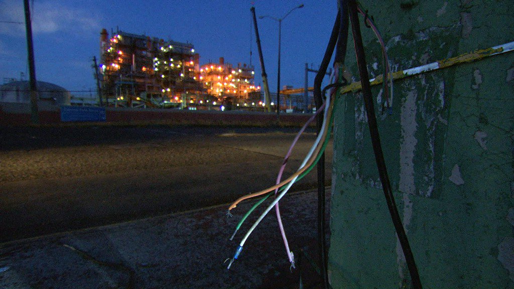 CBSNews's tweet image. Six weeks after Hurricane Maria, Puerto Rico is still mostly without electricity cbsn.ws/2hdZgKc