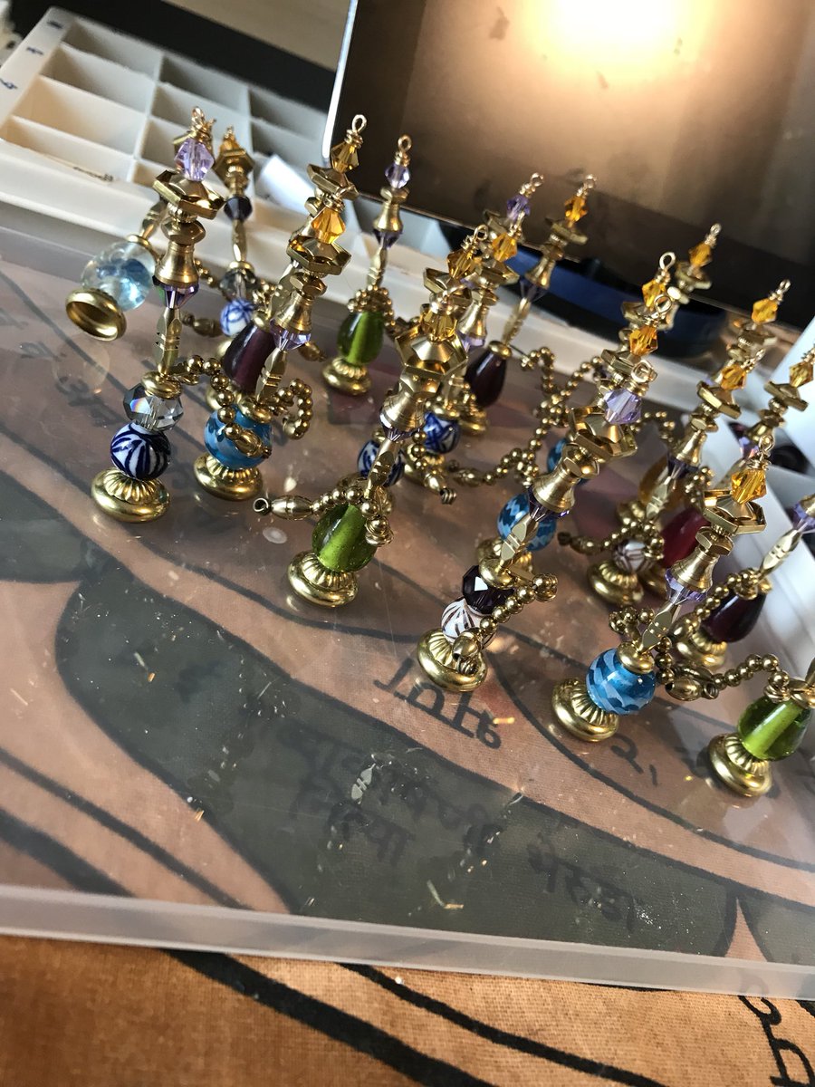 Kemuri装飾店 水タバコモチーフは並ぶと更に可愛いアイテムでもあります はちグラム 8g Shisha さんにて販売されるシーシャモチーフのアクセサリーはビーズにこだわって製作しますよ 七面鳥の丸焼きシーズンには間に合わせたい シーシャ吸いに Kemuri装飾店 水タバコモチーフは並ぶと更に可愛いアイテムでもあります はちグラム 8g Shisha さんにて販売されるシーシャモチーフのアクセサリーはビーズにこだわって製作しますよ 七面鳥の丸焼きシーズンには間に合わせたい シーシャ吸いに