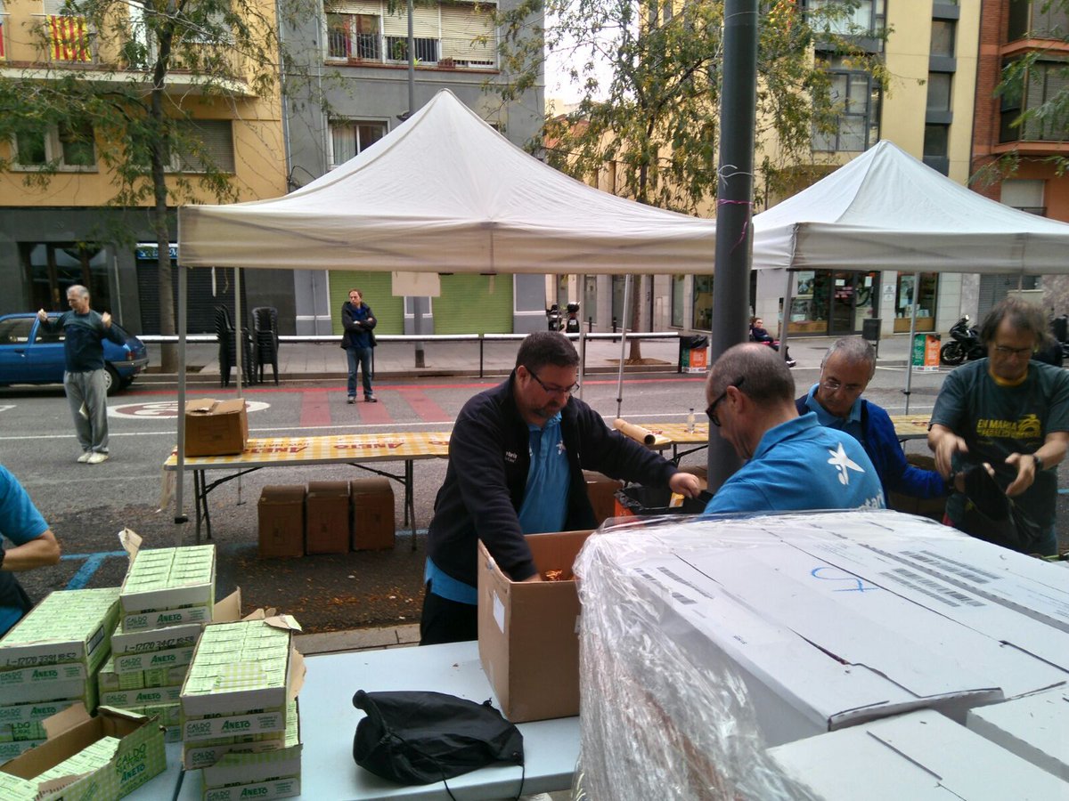 voluntariscaixa's tweet photo. Avui hem col·laborat de nou en la Cursa per la Paràlisi Cerebral. @FundlaCaixaCAT @infoCaixa_cat #voluntarislaCaixa @fepccat #Ipsenpharma https://t.co/cl37Drfjo7
