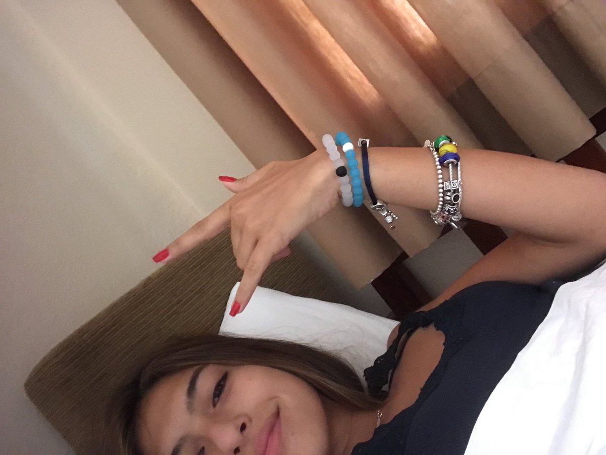 FernandaConcon's tweet photo. acomodadissima aguardando a galera q nao vai entrar #ShowDosAtrasados https://t.co/IwpG3cd3vv