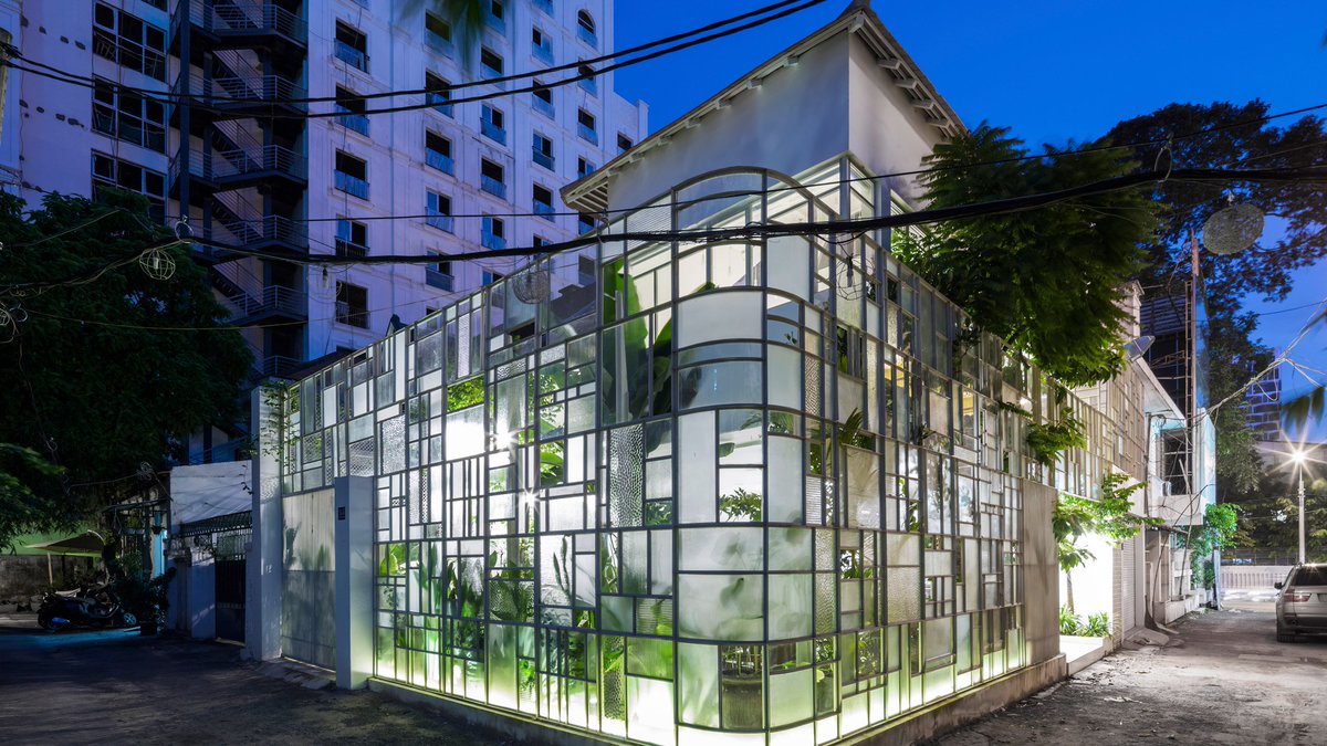 dezeen's tweet image. Tropical plants and geometric glass walls screen house and restaurant in Ho Chi Minh City on.dezeen.com/UyCZ01