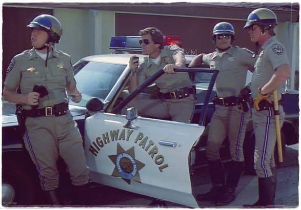 ViolaM123's tweet photo. PicTime from the sunday shift🚓 A happy and sunny sunday @ all😘🤗 #paullinke #brodiegreer @LarryDWilcox @ErikEstrada @kroppandrea1 @dh_1973 https://t.co/5sUcBL3pLA