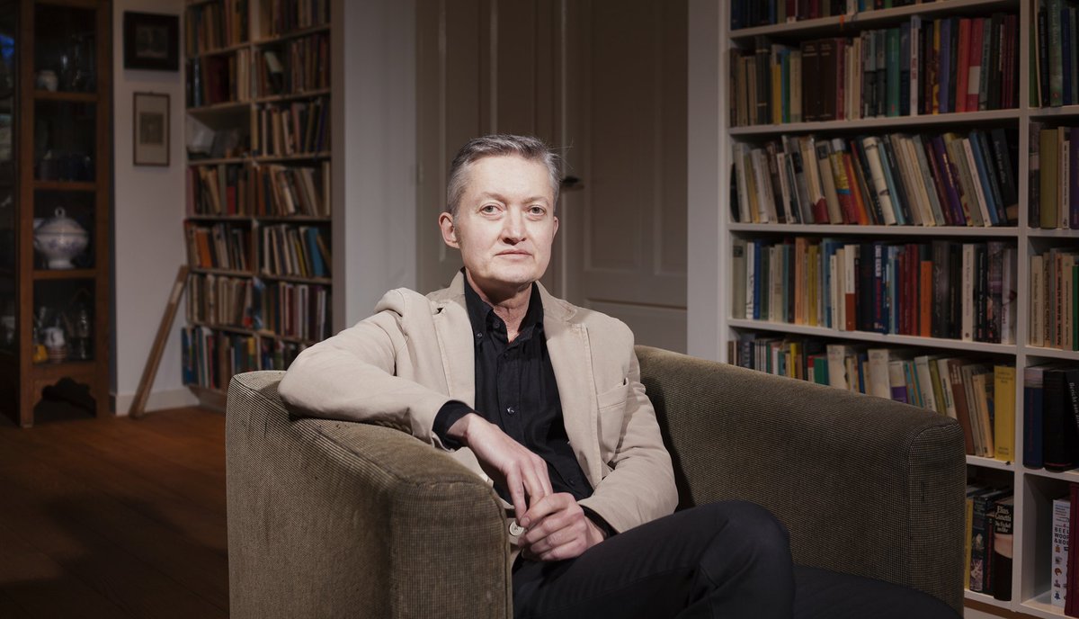 We weten steeds meer, maar we begrijpen steeds minder van de wereld, zegt filosoof en jurist Maxim Februari decorrespondent.nl/7540/podcast-h…