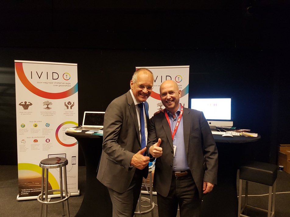 MarleneGigase's tweet photo. De Persoonlijke Gezondheids Omgeving: Nederland is er klaar voor #MIC2017.Dankzij @MedMij @InstPosHealth @FHIR @IHEnl @Nictiz @vzvz @MinVWS https://t.co/oFMHOWzNeQ