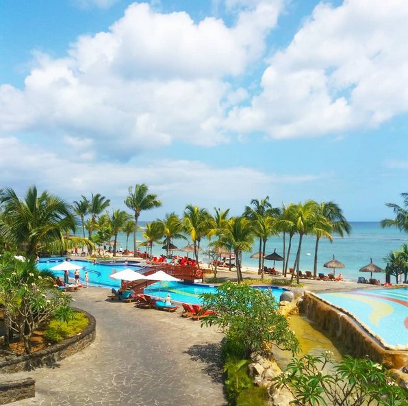 LeMeridienIleM's tweet photo. Picture yourself here for your holiday...
📷@michalahfrancis
#LeMeridienIleMaurice #LeMeridienMemories
#MarriottIntlMEA #Mauritius https://t.co/zmNJc8qGwo