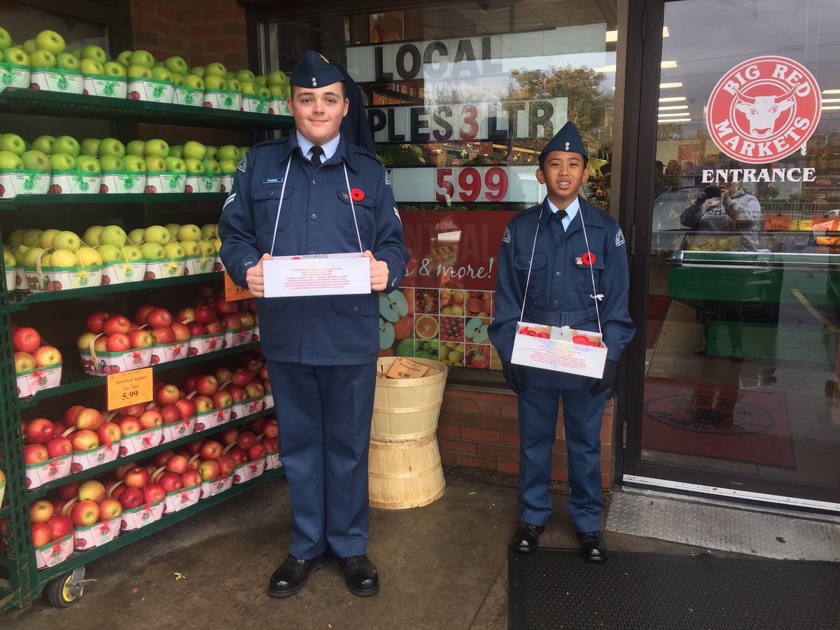 128RCACS's tweet photo. Our cadets have been out poppying in support of Canadian Veterans &amp; our Squadron sponsor the #Thorold @RoyalCdnLegion Branch #17. #AirCadets https://t.co/RmQqDp47Le