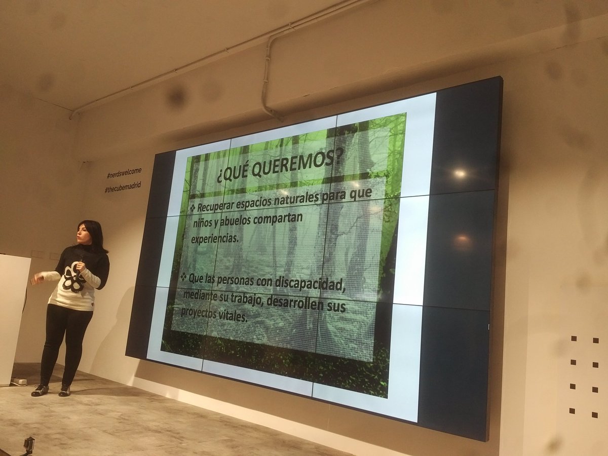 albertomedranom's tweet photo. Presentación de proyectos en #crowdweekend. Gran evolución desde ayer hasta hoy tras la mentorizacion de los profesionales de @CrowdemyES https://t.co/iW2bOoorqZ