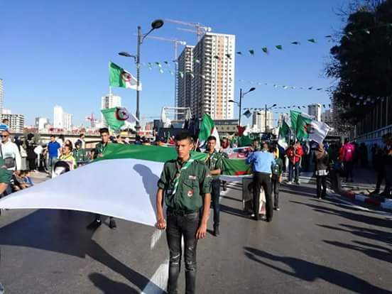 everyalgeria's tweet photo. إحتفالات الذكرى المجيدة لاندلاع التورة التحريرية الجزائرية بشوارع الباهية #وهران ربي يرحم شهداءنا الابرار #اول_نوفمبر https://t.co/Em79lorcyo