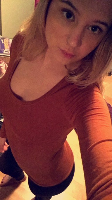 🍂 😘 https://t.co/p8cjj8HMjx<a href="/tag/elektrarose"class="tags"><span>#elektrarose</span></a>