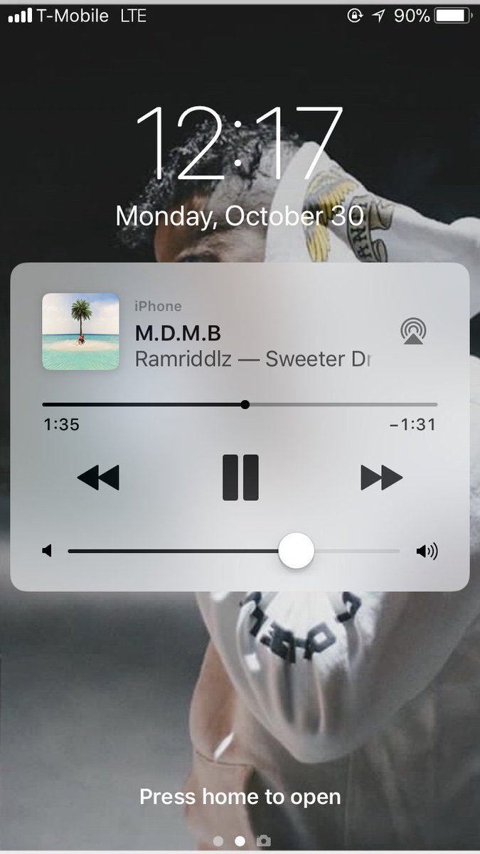 ramisaaa_'s tweet photo. my man out here putting me in another zone with his new album. #SweeterDreams #MDMB https://t.co/jHbeKRUW22