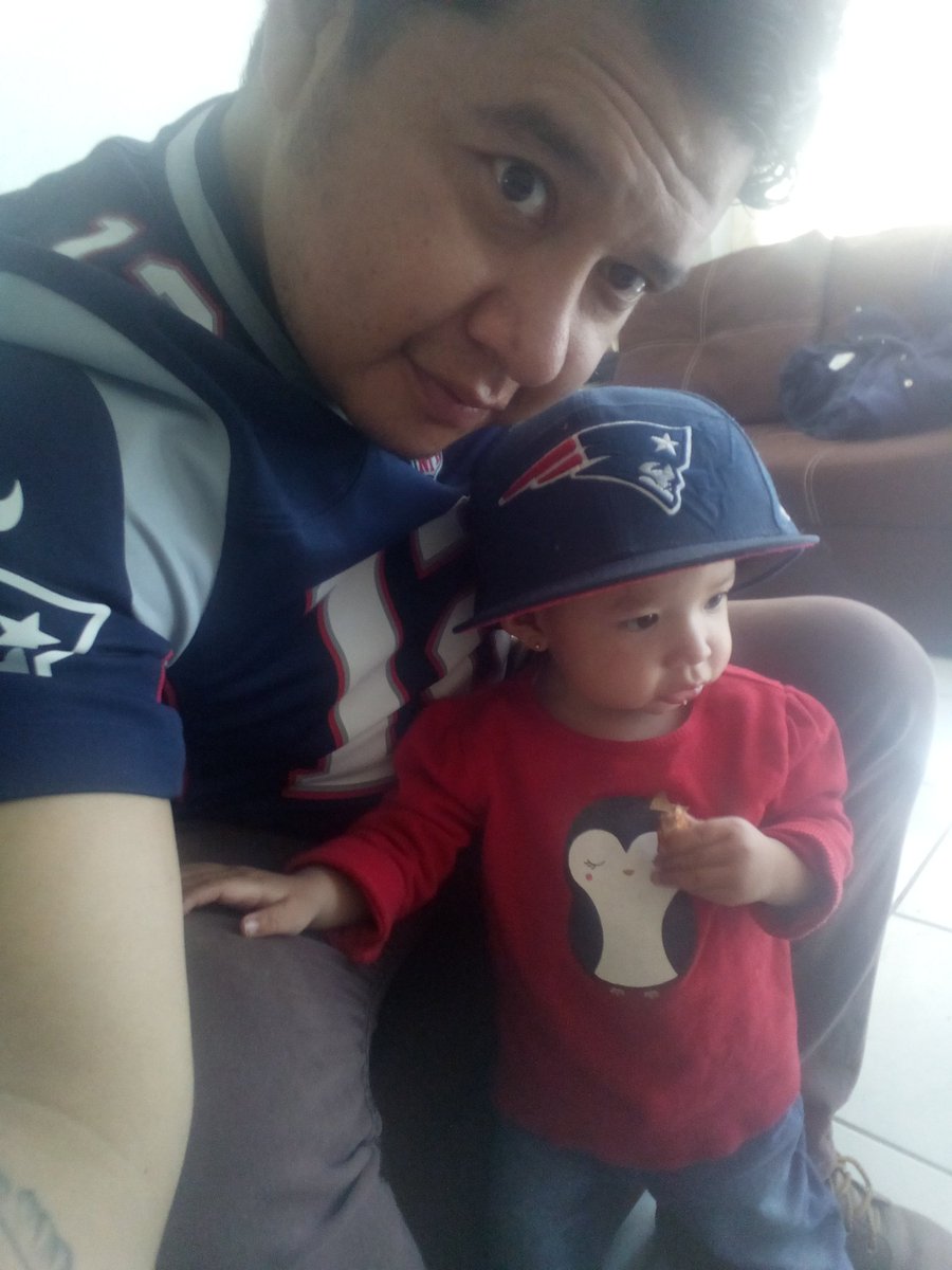 RootteenOne's tweet photo. Aun no le entiende, pero aun asรญ me hace compaรฑรญa #miritualnfl @ritualnfl @Patriots @Saints https://t.co/Fq5TtvmaPe