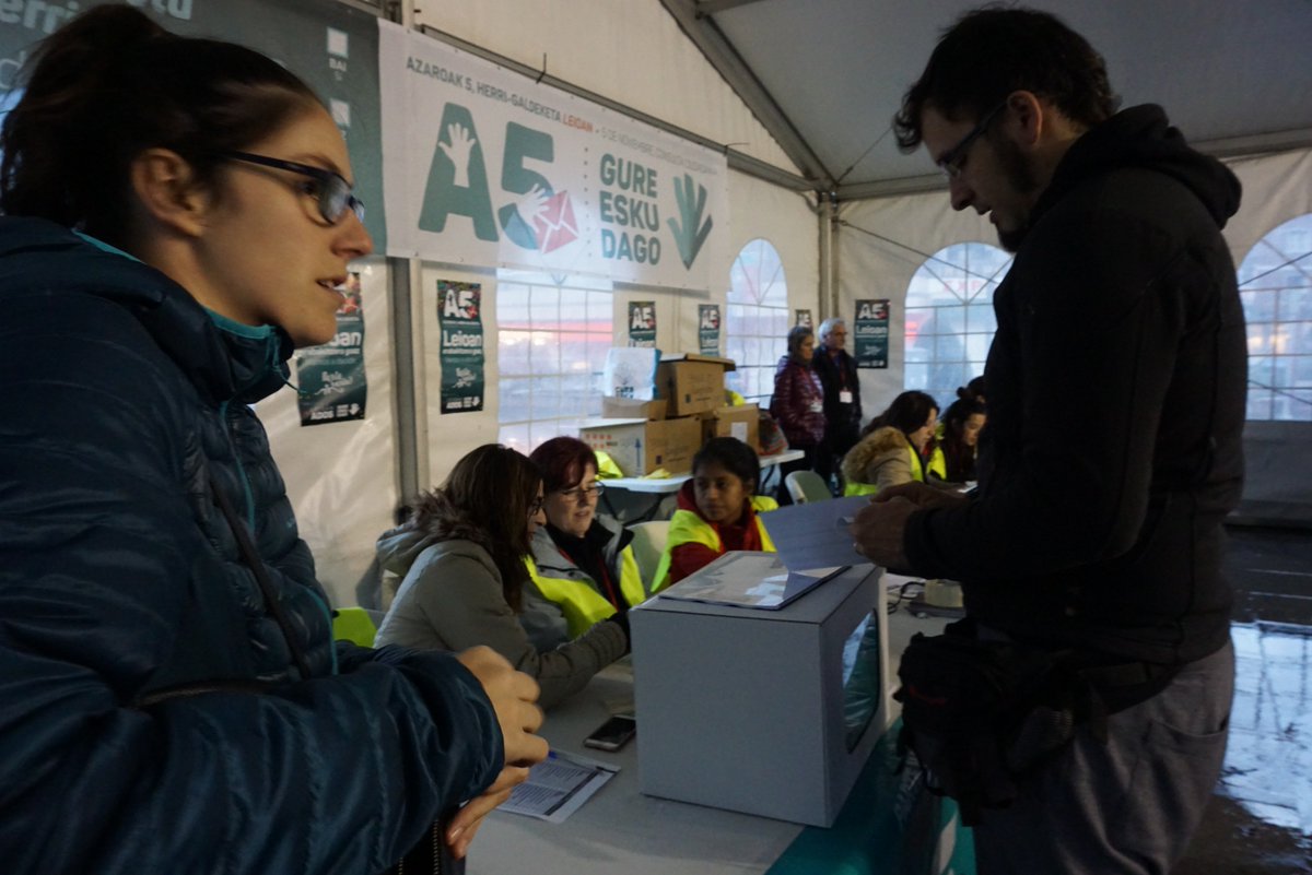 LeioaGED's tweet photo. Arrastian ere HERRIA BOZKATZEN ta giro ederra LEIOAN !!!
#A5 #A5galdeketak #geukerabaki https://t.co/hp3abMlXMG