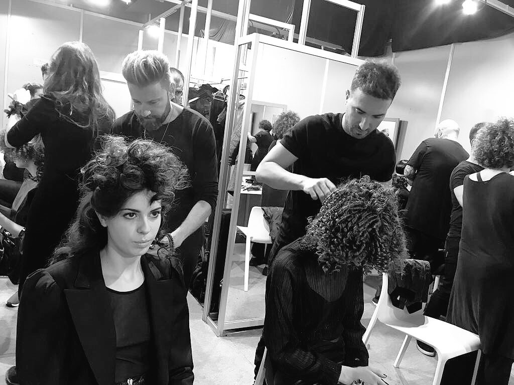 SebastianProEs's tweet photo. Inspirados con las creaciones del #CultTeam en el backstage de @SalonLook_. https://t.co/ziarifxzcq