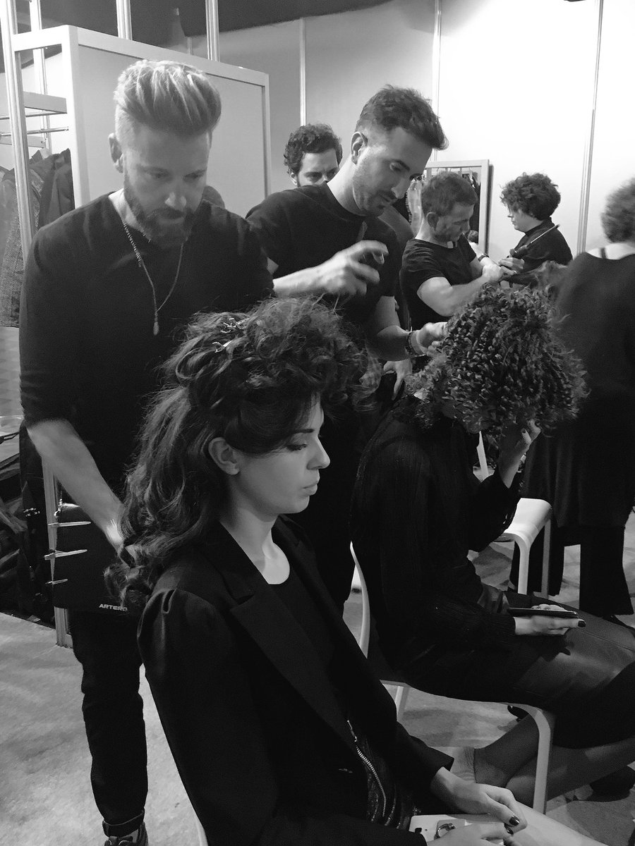 SebastianProEs's tweet photo. Inspirados con las creaciones del #CultTeam en el backstage de @SalonLook_. https://t.co/ziarifxzcq