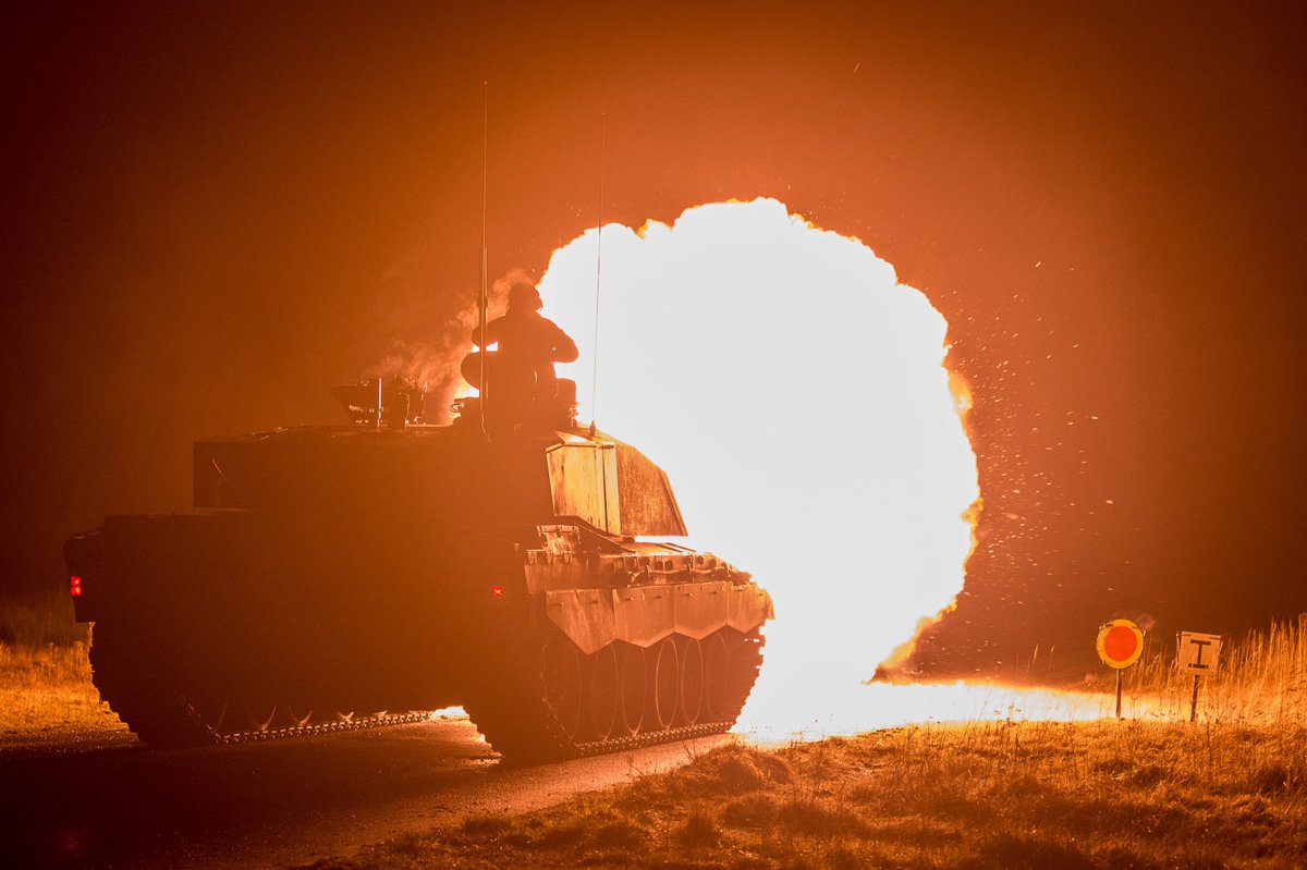 BritishArmy's tweet photo. Fireworks British Army style! Happy #BonfireNight https://t.co/BjA3iIWigf
