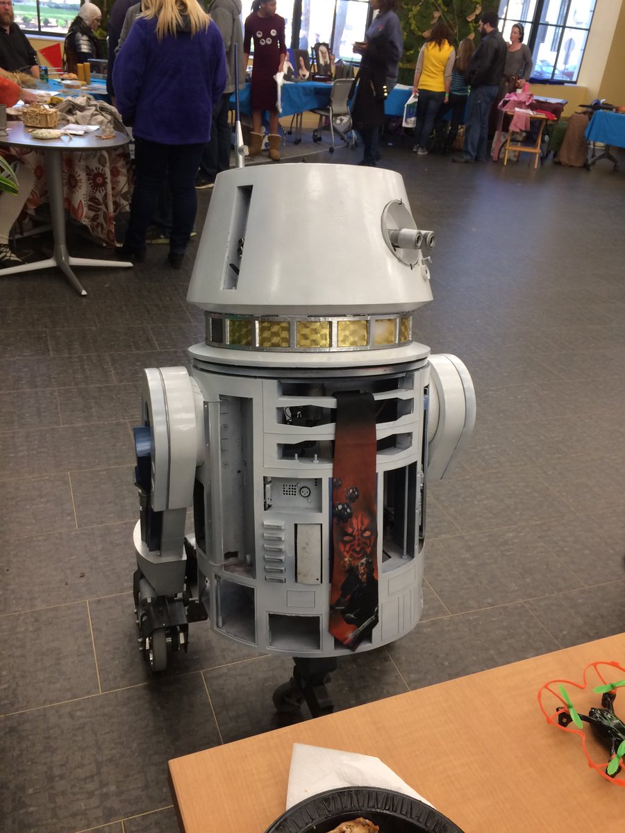 Timetogetfitt68's tweet photo. R2D2-loved this cutie in Cleveland! https://t.co/EXLpKz9Y5O