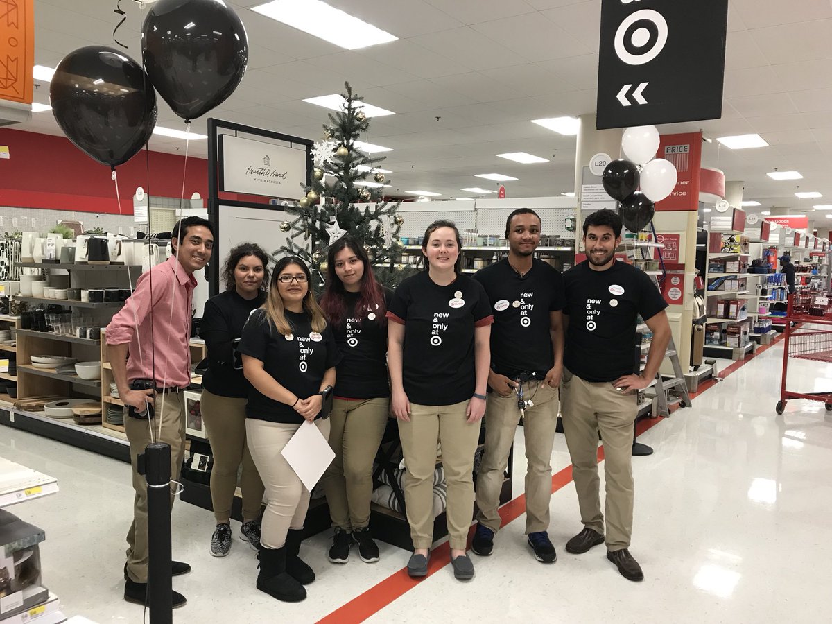 JamesPtgt's tweet photo. Lovin’ the new Hearth &amp; Hand with Magnolia collection from Chip &amp; Joanna at #Target @ColonJosian @AllanTGT @SextonRob @LisaJensen74 #1415 https://t.co/Rwkm1Mwl94