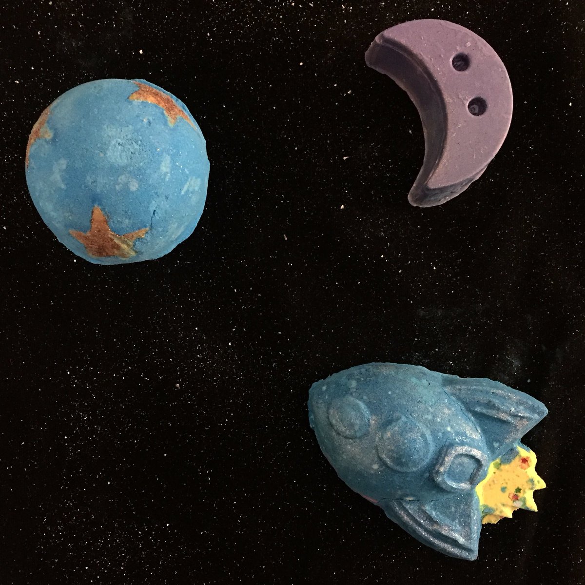 We didn’t forget! Have your own bonfire night in the bath. #lushbirmingham #lush #BonfireNight