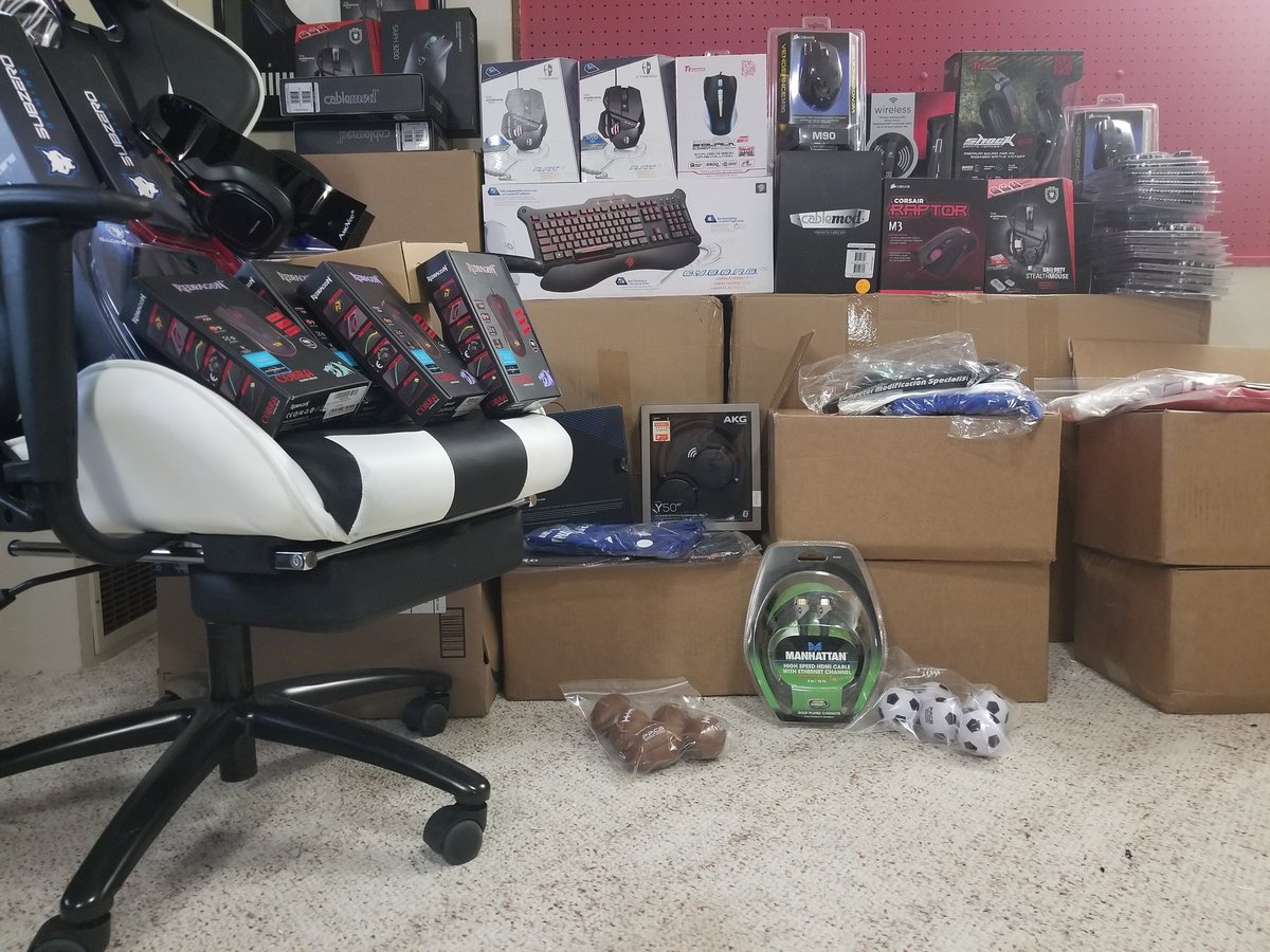 ReadytoFightLAN's tweet photo. 6 days away! RTF! 2017 We got loot, giveaways, stuff for sale, and cash prizes. Come get your take. #CSGO #PUBG #SmashBros readytofight.me https://t.co/Y64LnTzXLb