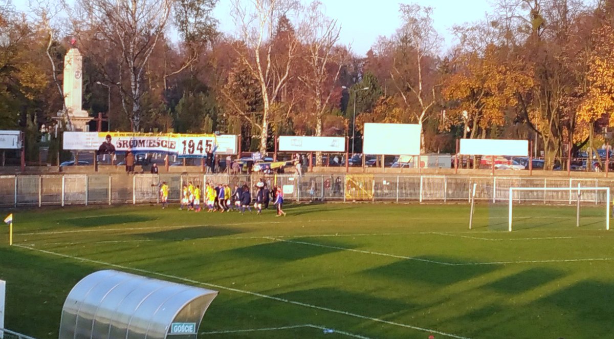 ZKSOlimpia's tweet photo. @ZKSOlimpia brawo za walkę ‼Wygrywamy 2:1 nad @Siarka1957 #2liga
Bramki dla żółto-biało-niebieskich zdobyli #Bojas i #Szuprytowski ⚽ ⚽ https://t.co/VamAGFZ6b6