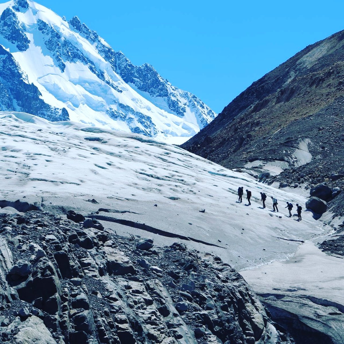 TChalten's tweet photo. Para los más aventureros,una nueva opción que no te podés perder si vas a El Chaltén:trekking sobre el Glaciar Cagliero #ElChaltén #iceTrekk https://t.co/z4htcnXBy7