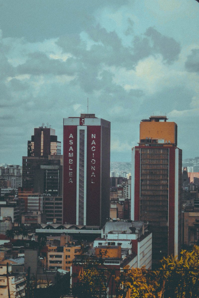 DesdeLaStreet's tweet photo. Es la marca de una mente educada ser capaz de entretener un pensamiento sin aceptarlo..// #Urban #Caracas 🇻🇪
Shot and color by. @ysanogs https://t.co/2lkVC3p1jQ