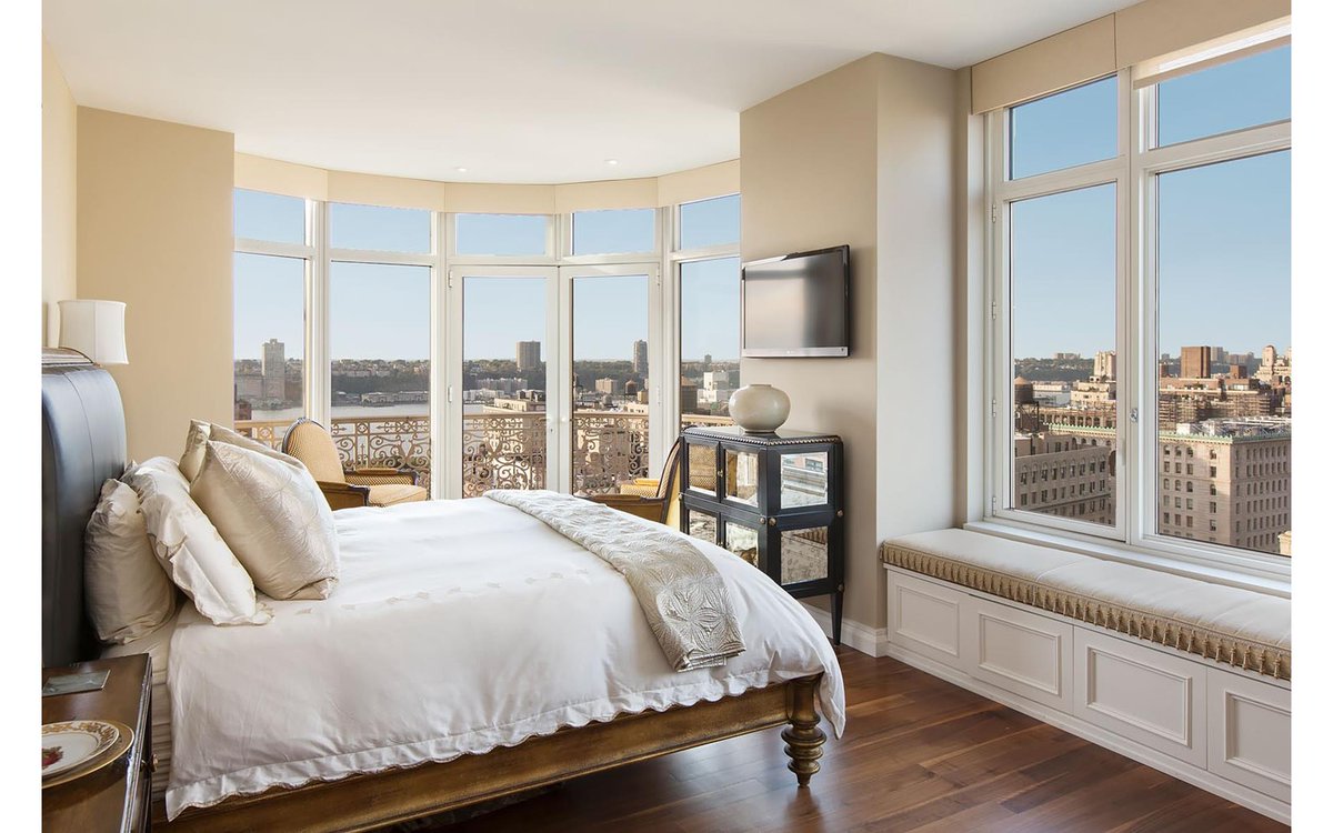 DouglasElliman's tweet photo. #UpperWestSide Penthouse With 360 Degree Views is #OntheMarket for $23M: https://t.co/IRGUaGHsML #DEdreamhome #NYCRealEstate #UWS #penthouse https://t.co/IzWkwC3Eew