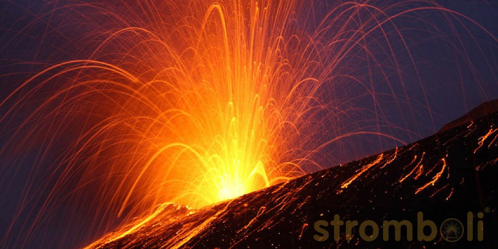 wearestromboli's tweet photo. On Stromboli, every night is full of bonfires and fireworks. Have fun everyone. #bonfirenight #fireworks #volcano https://t.co/FbXTeSZivy