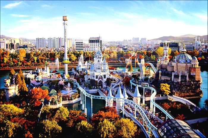 KStoryManila's tweet photo. Spend quality leisure time at Lotte World, the perfect spot for entertainment &amp; sightseeing in Seoul👉https://t.co/3stNr8yBTa #VisitKorea https://t.co/hb315P5H4c