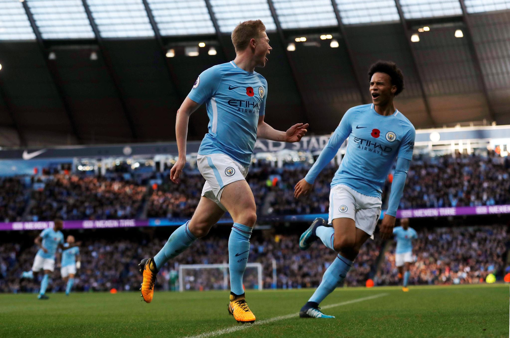 O grande jogo da Premier League teve poucas oportunidades, mas a sorte  sorriu ao Arsenal aos 86' e agravou a má fase do Manchester City