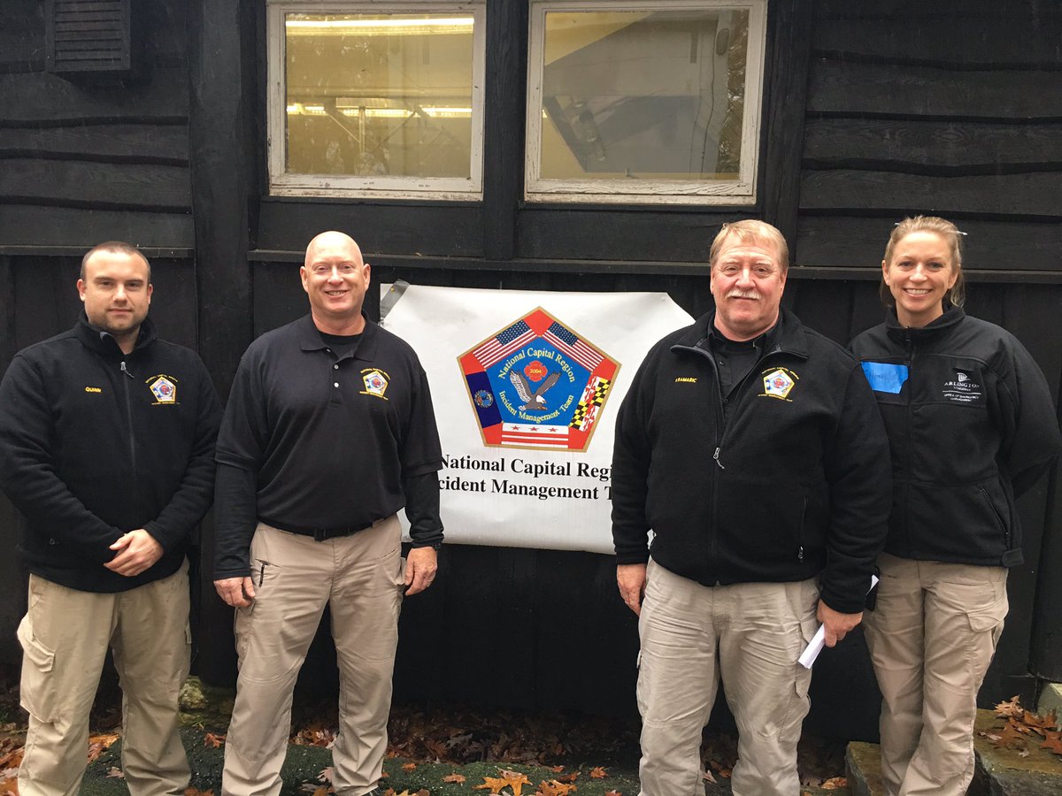 ArlingtonVaFD's tweet image. #ACFD Members participated in the NCR-IMT training exercise. They are practicing how to manage medium to large scale emergency incidents. 🚒🚑