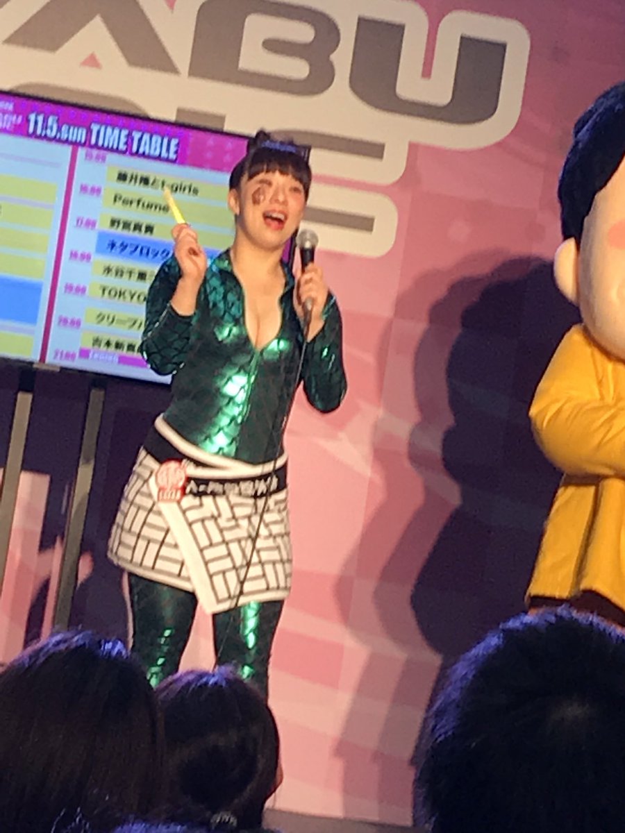 ぱる はる Op Twitter まりこ可愛かった まりこの乳が1番綺麗 ミニステージで当ててもらったのめっちゃ嬉しかったー すぐ出なあかんのが悔やまれたけど まりこ推しです 毎週まりこでやんかな って新喜劇たのしみにしてる 爆乳三姉妹 森田まりこ 吉本新