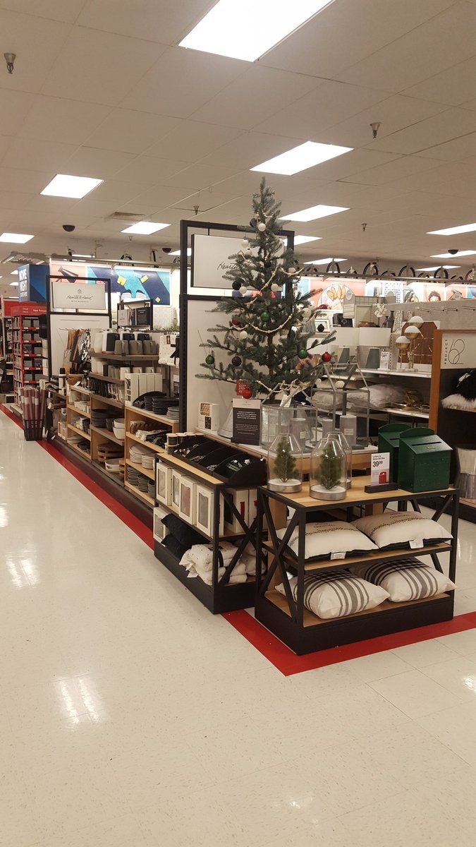 WeaverJeni's tweet photo. T24 is excited and ready to Sell this amazing #HearthAndHand products. Thanks @joannagaines  &amp; @chipgaines we love it all. #imgonnabuyitall https://t.co/mWuVK8eVe6
