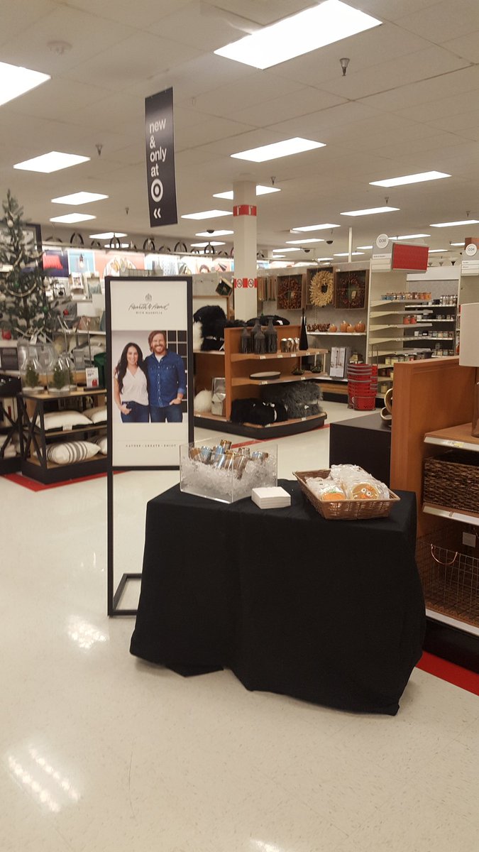 WeaverJeni's tweet photo. T24 is excited and ready to Sell this amazing #HearthAndHand products. Thanks @joannagaines  &amp; @chipgaines we love it all. #imgonnabuyitall https://t.co/mWuVK8eVe6