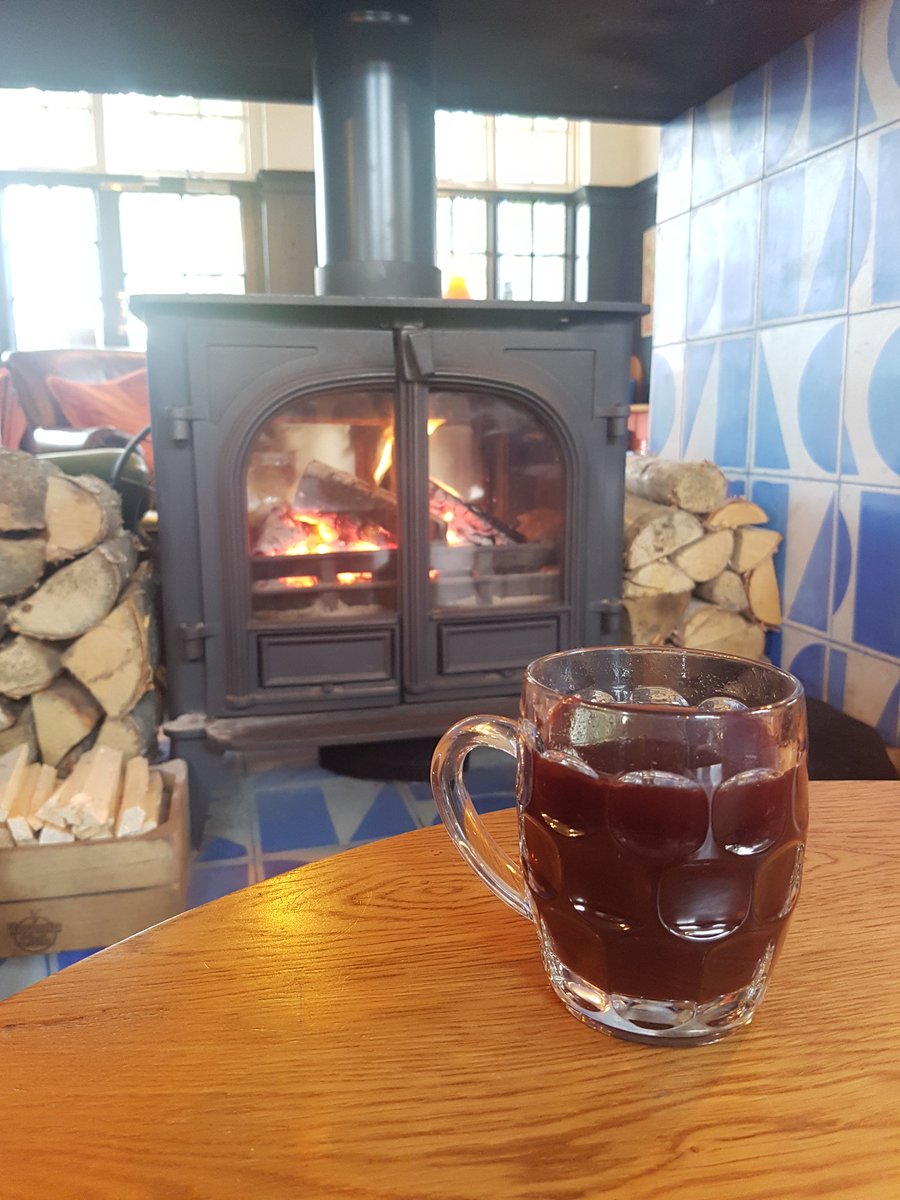 Walking along the #RiverLea to see the <a href="/VickyParkLondon/">Victoria Park</a> #Fireworks later? Then stop by for a mulled wine by the fire #Clapton #Hackney