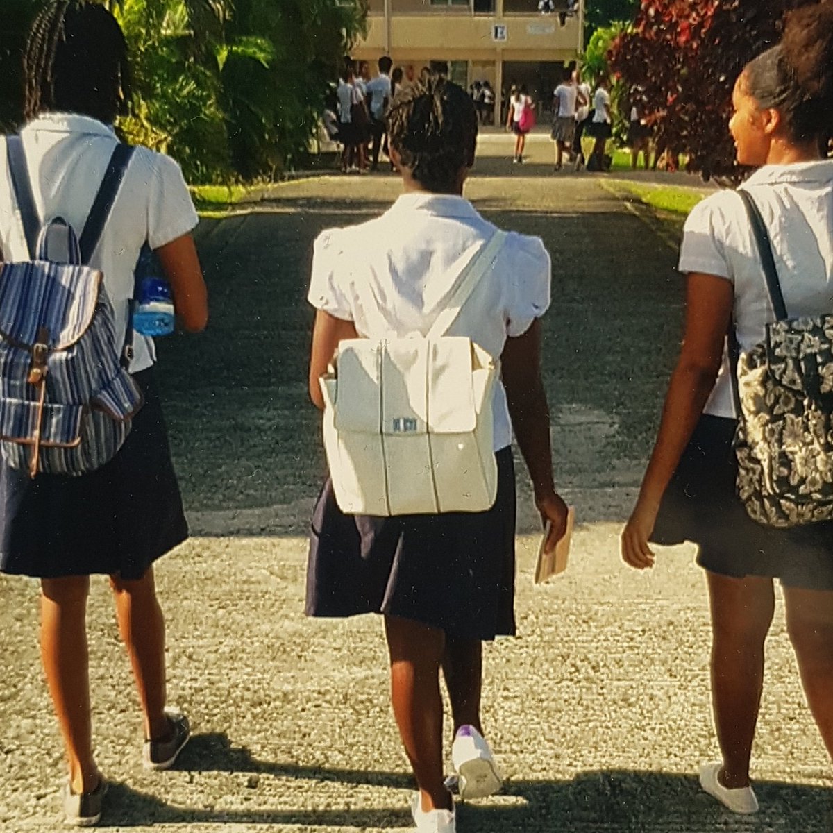 Next Wednesday 8th nivember at 7pm is Back to school uniform for the Handball team !!