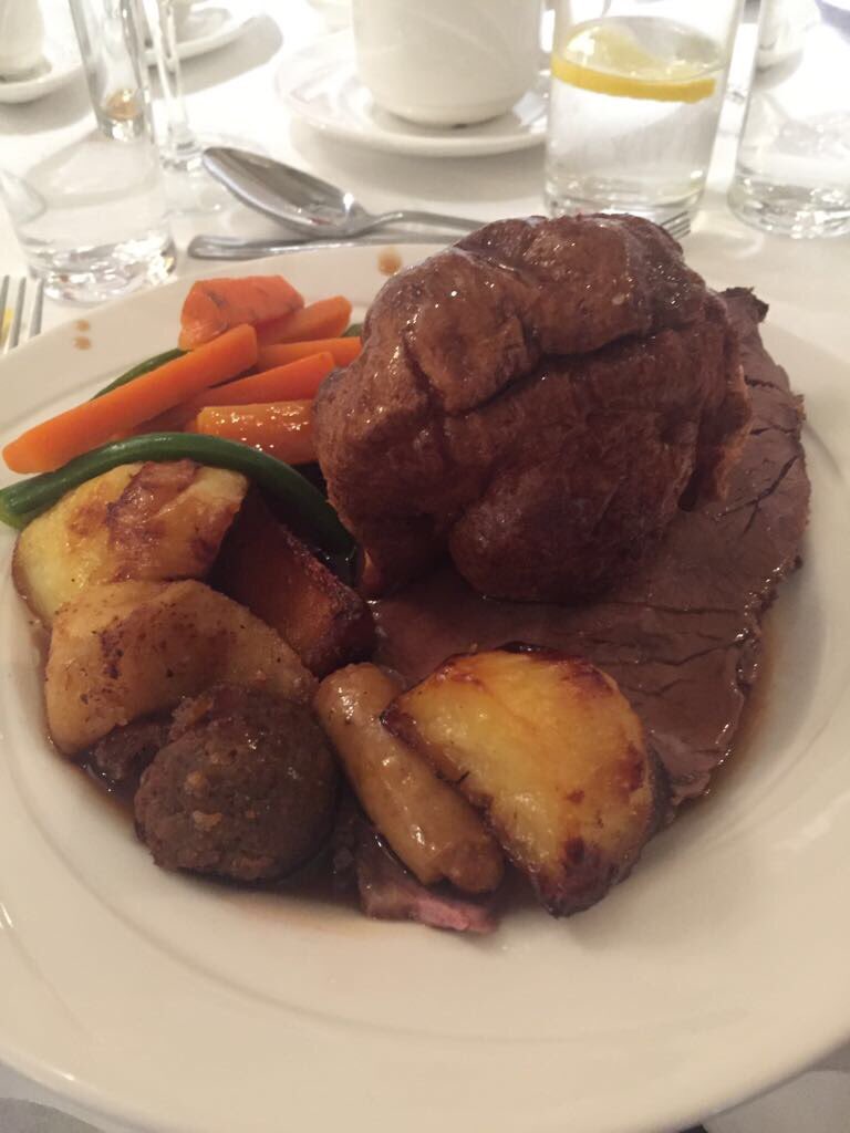 ashleighmmills's tweet photo. Spending my Sunday scoffing a delicious roast dinner with our Sue at @MoorHallHotel supporting @BreastFriendsSC 💕 https://t.co/LyGowddJfP
