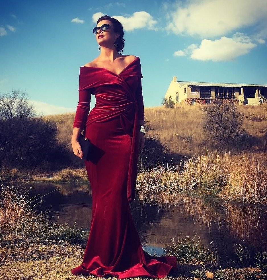 Looking sensational <a href="/CindyNell/">Cindy Nell</a> in <a href="/werner_dey/">Werner Dey</a> #weddingbashers <a href="/MNet/">M-Net</a> !