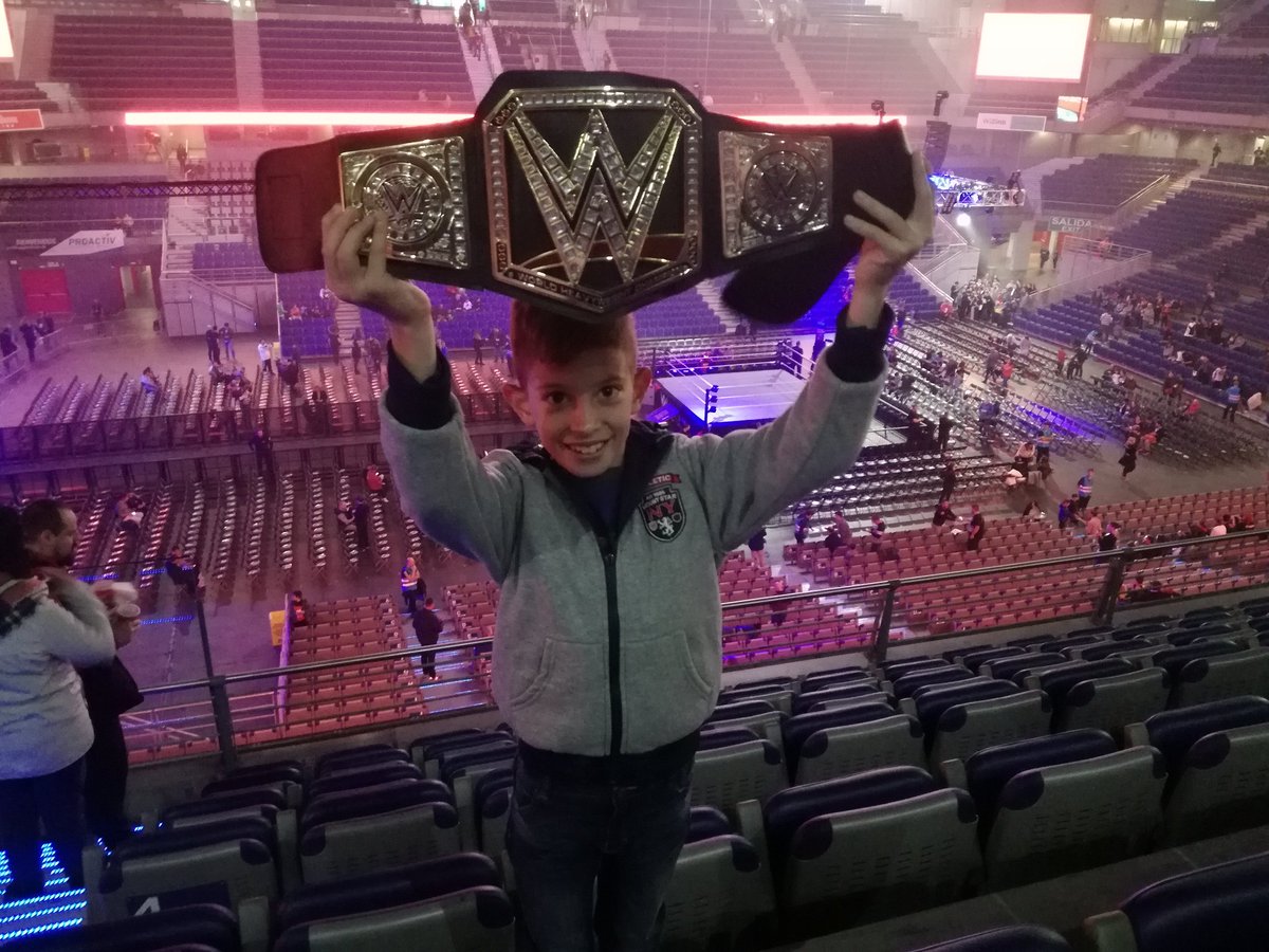 WiLy_R6's tweet photo. Felicidades mi campeón!! ❤😘 #WWEMadrid https://t.co/0n8YruiGOZ