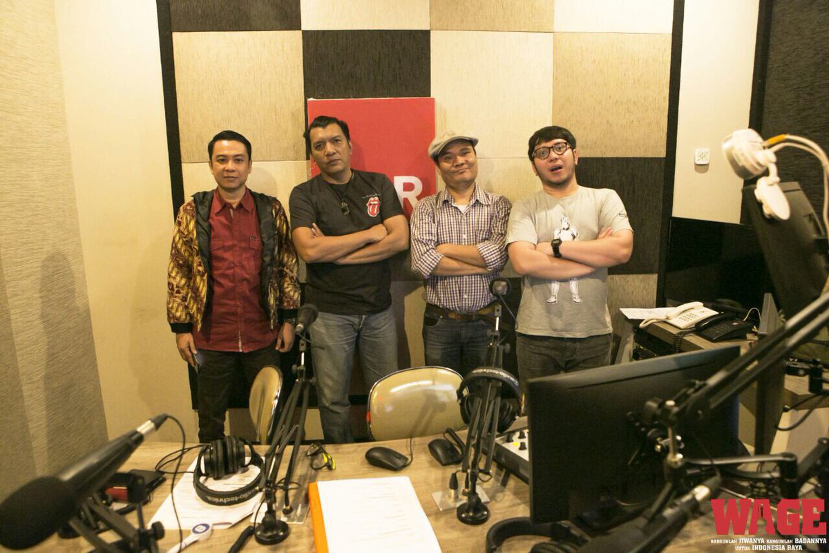 FilmWage's tweet photo. Kamis kemaren mengudara bersama KBR Radio @kbr.id ditemani @adit_insomnia dan @HilbramDunar 

#Wage #FilmWage #KBRRadio #FilmIndonesia #01 https://t.co/nWHjVKHqB1