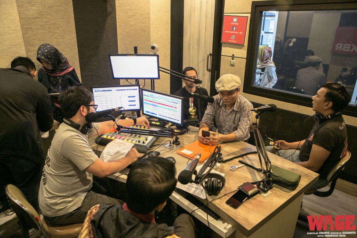FilmWage's tweet photo. Kamis kemaren mengudara bersama KBR Radio @kbr.id ditemani @adit_insomnia dan @HilbramDunar 

#Wage #FilmWage #KBRRadio #FilmIndonesia #01 https://t.co/nWHjVKHqB1