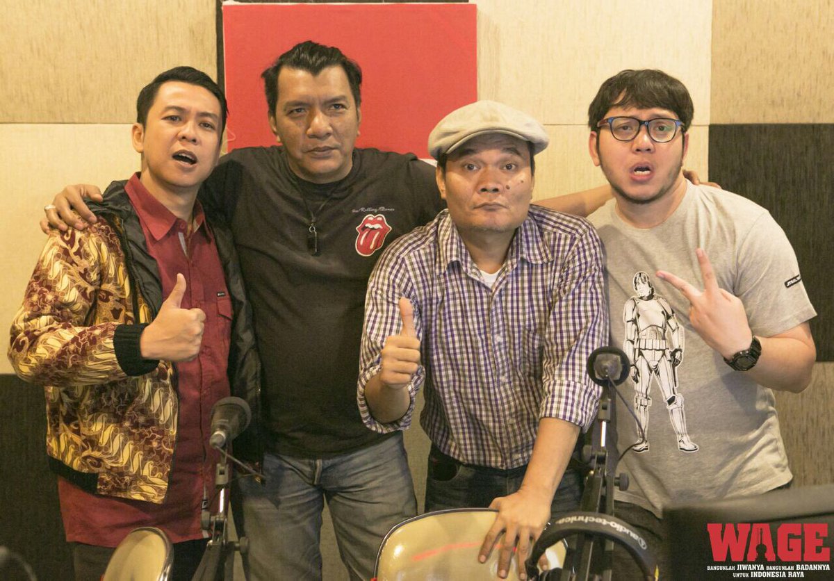 FilmWage's tweet photo. Kamis kemaren mengudara bersama KBR Radio @kbr.id ditemani @adit_insomnia dan @HilbramDunar 

#Wage #FilmWage #KBRRadio #FilmIndonesia #01 https://t.co/nWHjVKHqB1