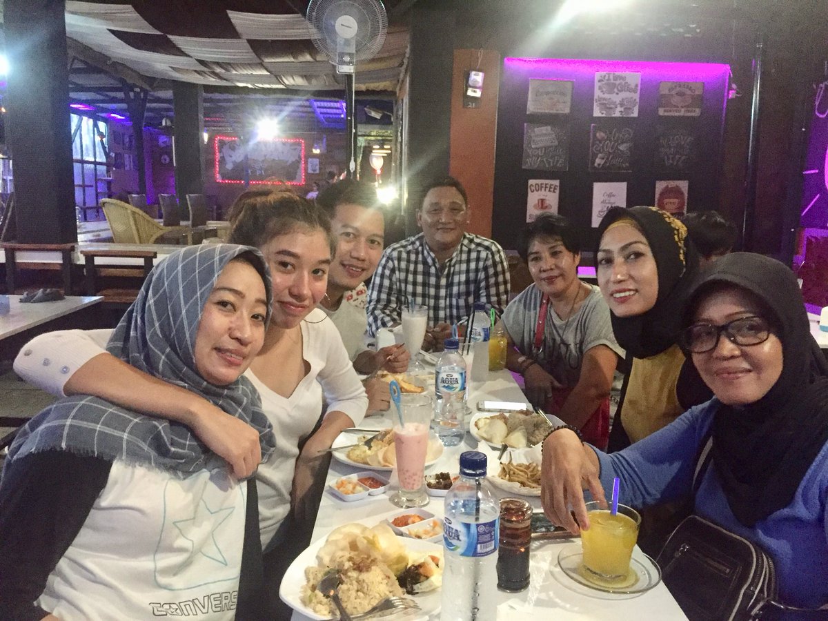 sidiki_febi's tweet photo. @perspektif cafe” https://t.co/4U5HOpizbg