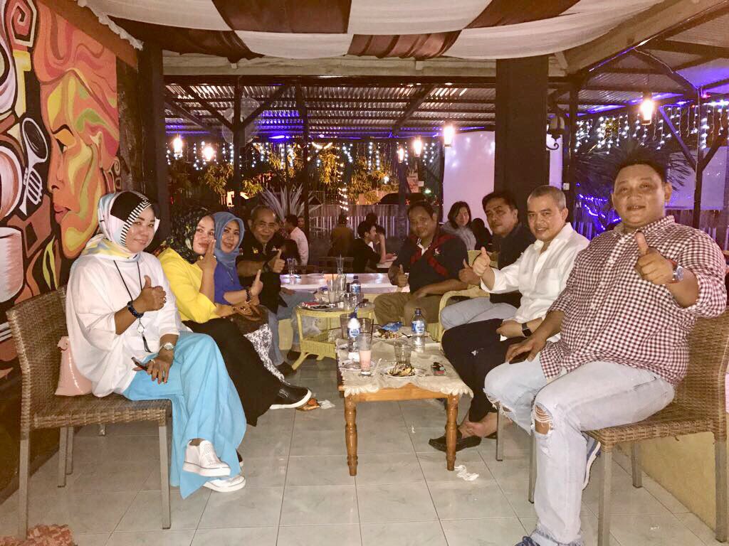 sidiki_febi's tweet photo. @perspektif cafe” https://t.co/4U5HOpizbg