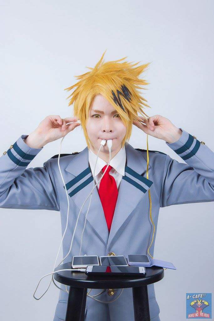 A_Plus_CafeTH's tweet photo. NO.7
“คามินาริ เด็งกิ! ในวันงานฉันจะต้องได้รับความนิยมจากสาวๆเยอะแน่!”
“ไรนะจารย์ ให้ผมไปชาร์ตแบตสำรอง? ดะ ได้ครับ...”
#APlusCafe #BnHACafe https://t.co/4uPxcLBZds