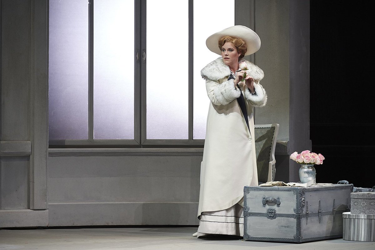 CanadianOpera's tweet photo. Our fall shows are officially closed. What an incredible run of #COCArabella & #COCElixir! Congrats to the casts, crews, & creative teams. https://t.co/EmlE4HgYBz
