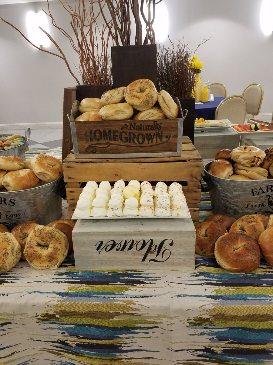 MiChicascater's tweet photo. Rustic bris with omelet station! #bris #brit #breakfast #eventplanning #catering #buffet https://t.co/BLY3xE6RXj