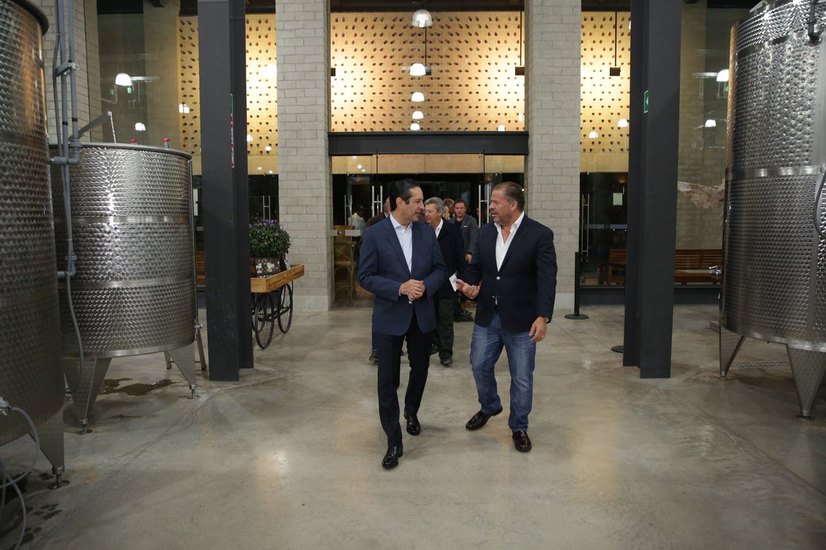 Somos 1er lugar nac. en exportación de vino espumoso; al año más de 60 mil cajas a EU, Asia y Europa. #QroOrgulloDeMx #QroEstáEnNosotros